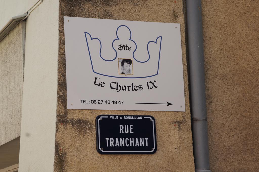 Апартаменты Le Charles IX Руссильон Экстерьер фото